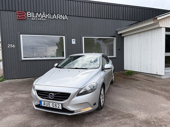 Volvo V40 2 of 20