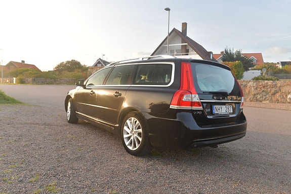 Volvo V70 3 of 7