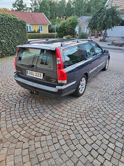 Volvo V70 3 of 8