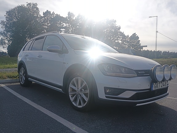 Volkswagen Golf Alltrack 5 of 10