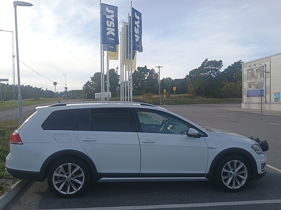 Volkswagen Golf Alltrack 3 of 10