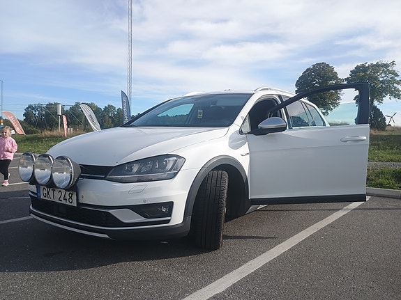 Volkswagen Golf Alltrack 9 of 10