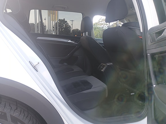Volkswagen Golf Alltrack 6 of 10