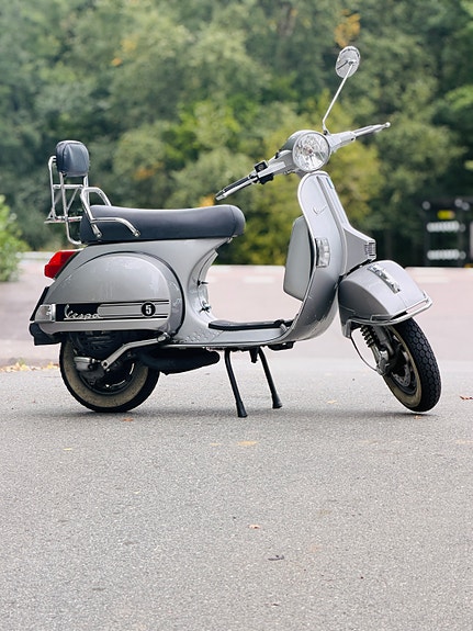 Piaggio Vespa PX 125 E 2 of 14