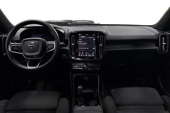 Volvo XC40 12 of 30