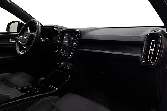 Volvo XC40 15 of 30