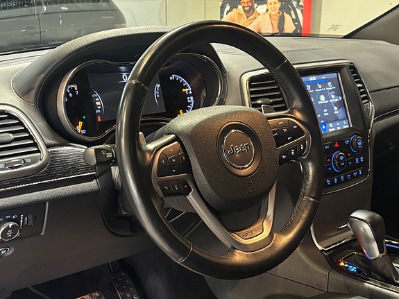 Jeep Grand Cherokee 15 of 30