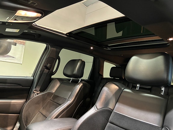 Jeep Grand Cherokee 14 of 30