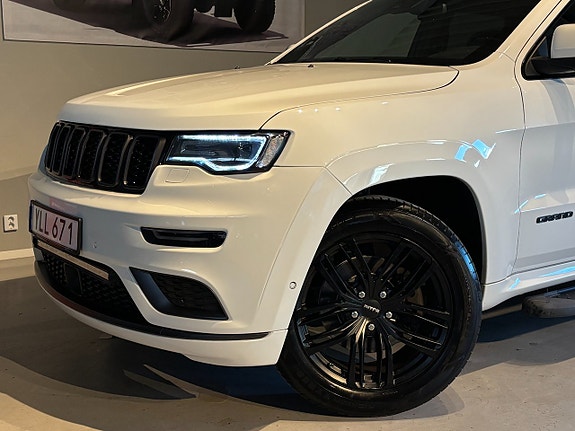 Jeep Grand Cherokee 4 of 30