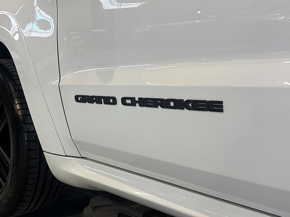 Jeep Grand Cherokee 10 of 30