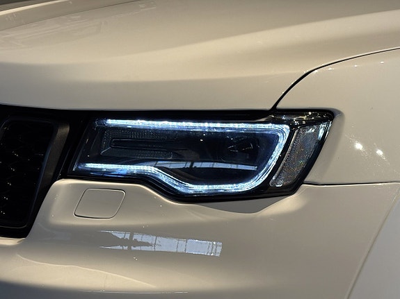 Jeep Grand Cherokee 2 of 30