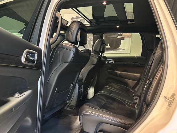 Jeep Grand Cherokee 25 of 30