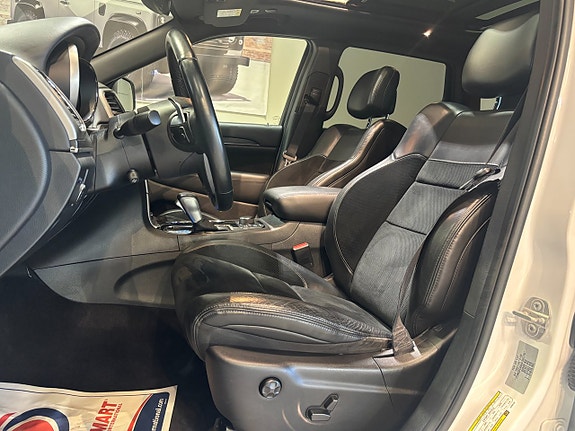 Jeep Grand Cherokee 13 of 30