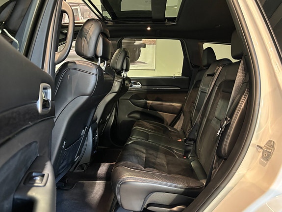 Jeep Grand Cherokee 26 of 30