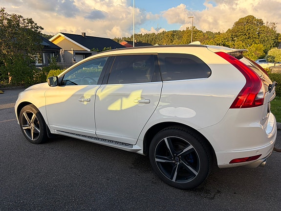 Volvo XC60 2 of 7