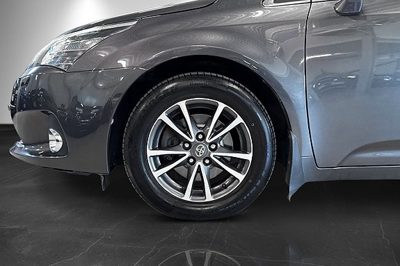 Toyota Avensis 3 of 21