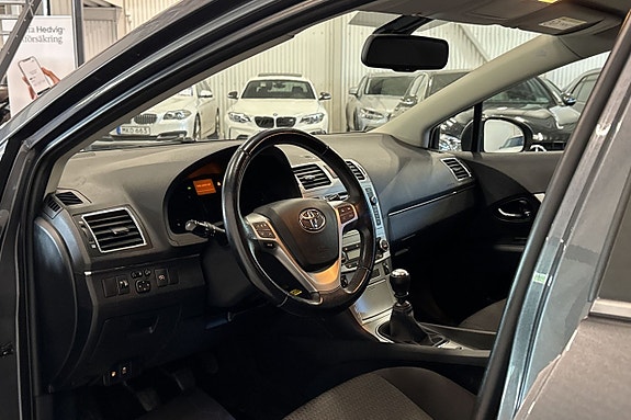 Toyota Avensis 8 of 21