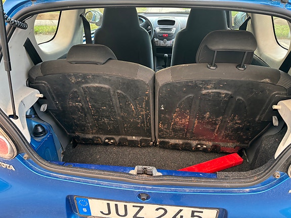 Toyota Aygo 10 of 12
