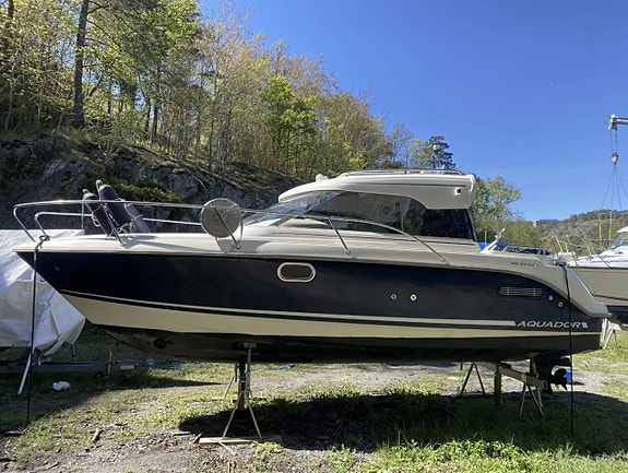 Aquador 23 HT med MerCruiser 220 hk från 2005 / 2 860 kr/mån 10 of 11