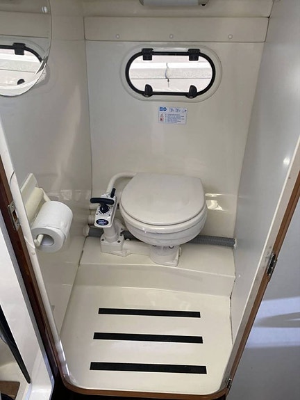 Aquador 23 HT med MerCruiser 220 hk från 2005 / 2 860 kr/mån 7 of 11
