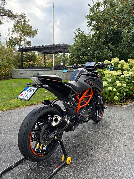 KTM 125 Duke 2 of 6