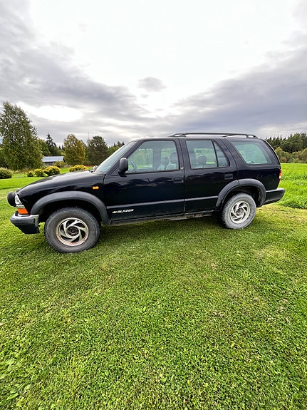 Chevrolet Blazer 2 of 7