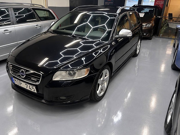 Volvo V50 2 of 13