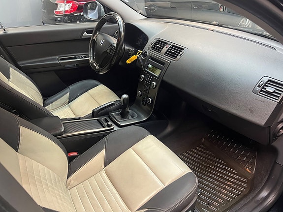 Volvo V50 10 of 13