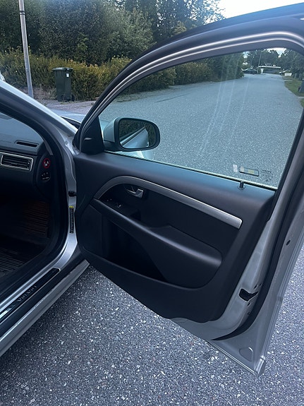 Volvo V70 11 of 26