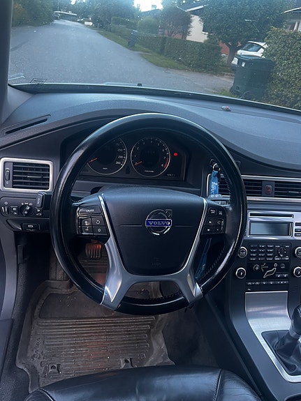 Volvo V70 13 of 26