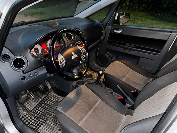 Mitsubishi Colt 5 of 6