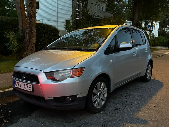 Mitsubishi Colt 2 of 6