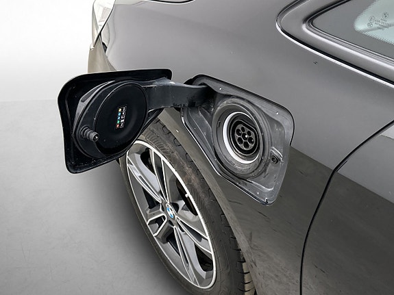 BMW 225xe 9 of 30