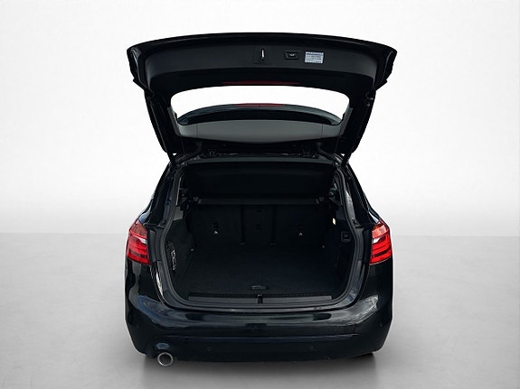 BMW 225xe 8 of 30