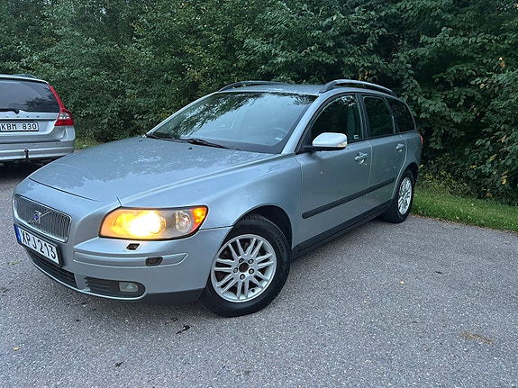 Volvo V50 3 of 18