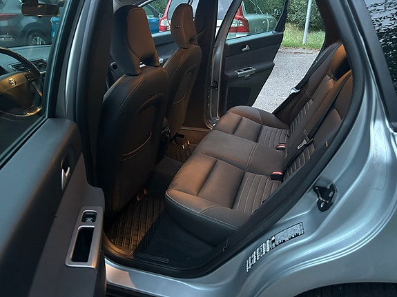 Volvo V50 8 of 18