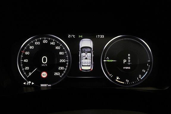 Volvo XC40 17 of 29