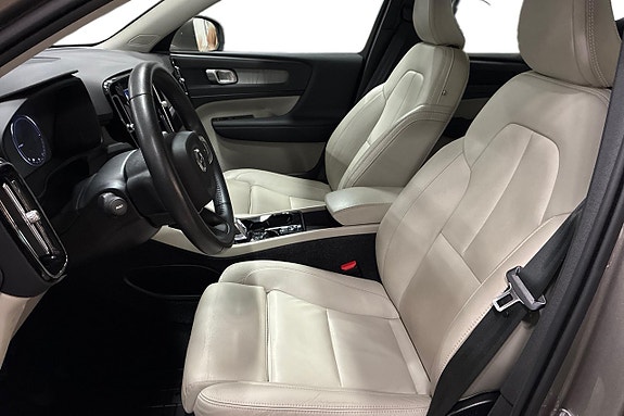 Volvo XC40 13 of 29