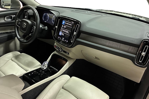 Volvo XC40 15 of 29