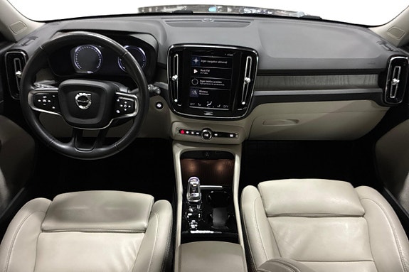 Volvo XC40 12 of 29