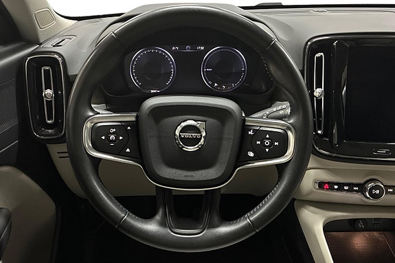 Volvo XC40 16 of 29