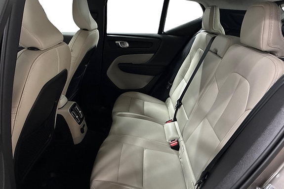 Volvo XC40 14 of 29