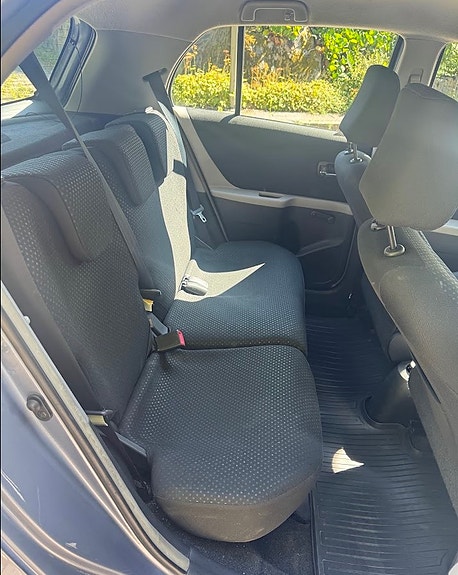 Toyota Yaris 3 of 6