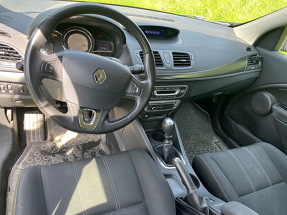 Renault Megane III 3 of 5