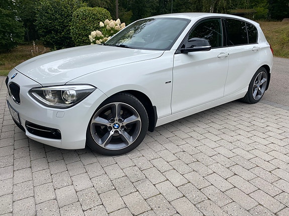BMW 116i 2 of 8