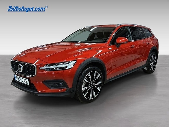 Volvo V60 Cross Country 2 of 11