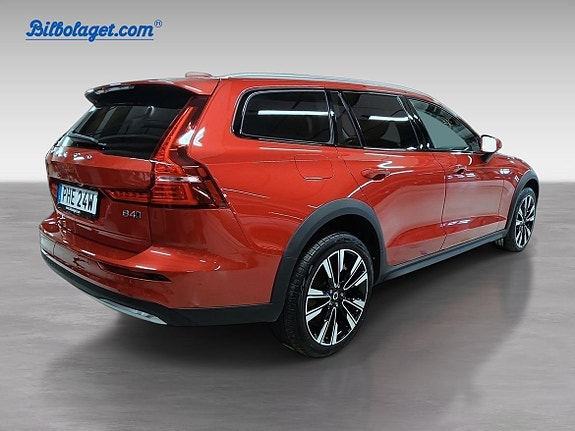 Volvo V60 Cross Country 4 of 11