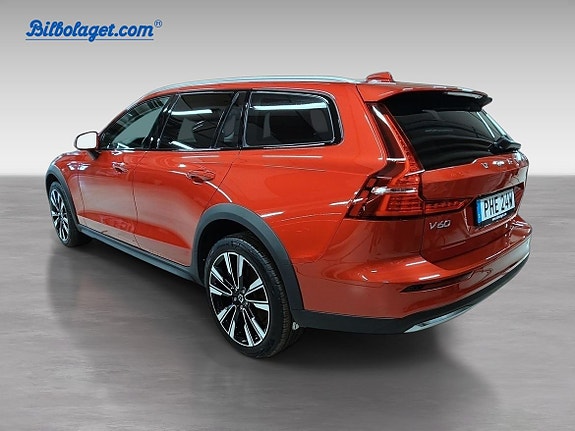 Volvo V60 Cross Country 3 of 11