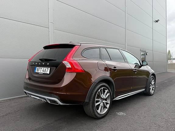 Volvo V60 Cross Country 5 of 19