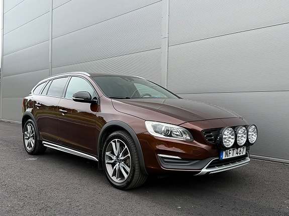 Volvo V60 Cross Country 2 of 19